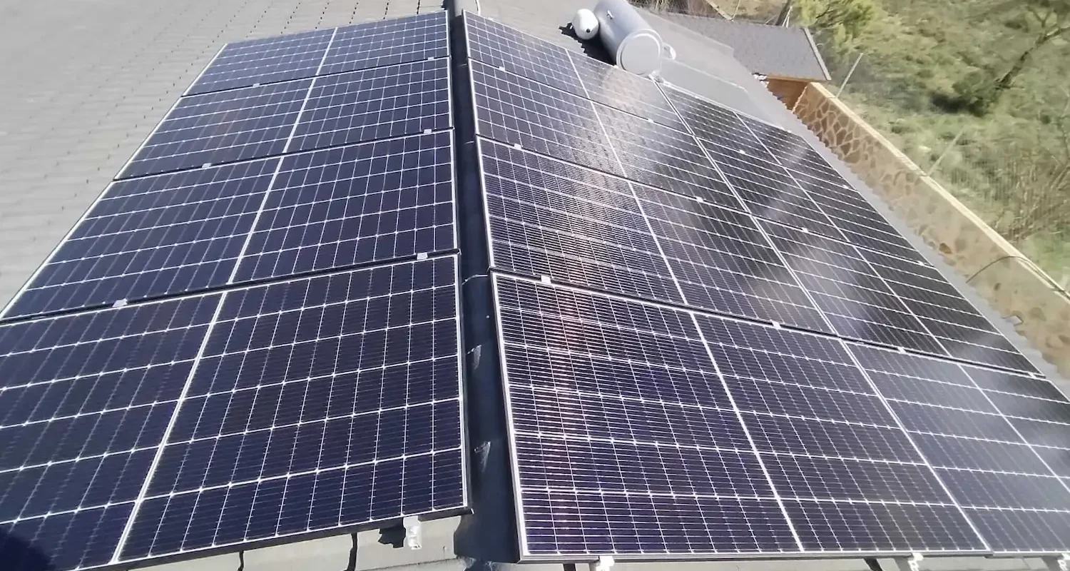Placas solares instaladas en casa Placas solares instaladas en casa